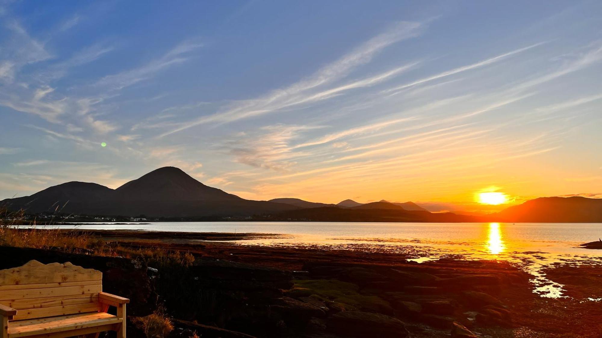 Carnmhor, Isle Of Skye - Stunning 242 Year Old Cottage On Its Own Sea Shore! Breakish Exterior foto