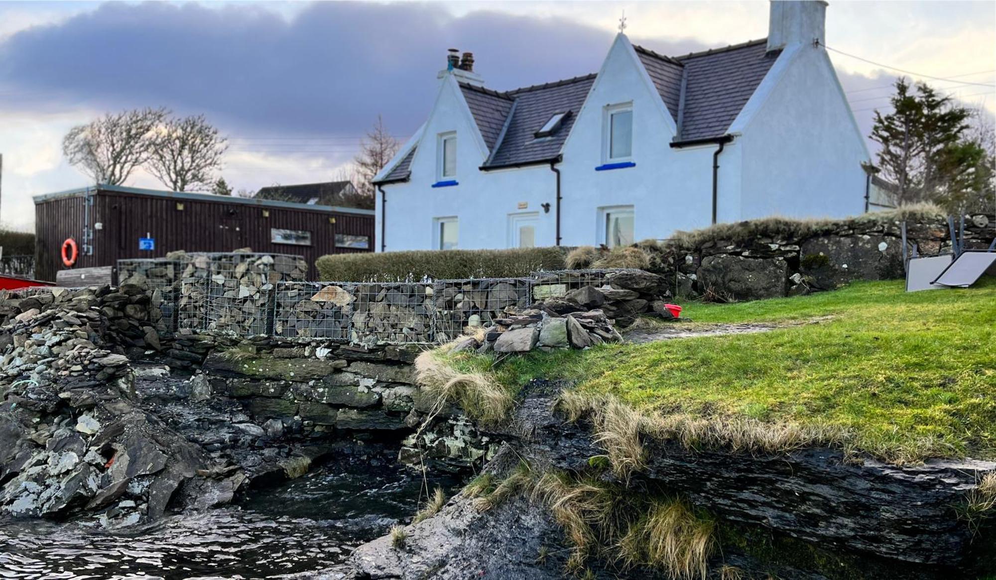 Carnmhor, Isle Of Skye - Stunning 242 Year Old Cottage On Its Own Sea Shore! Breakish Exterior foto